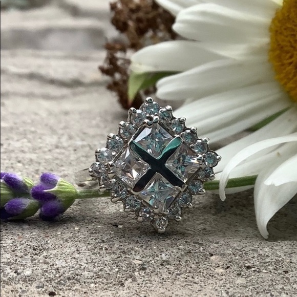 Vintage Jewelry - Beautiful Sterling Silver CZ Ring